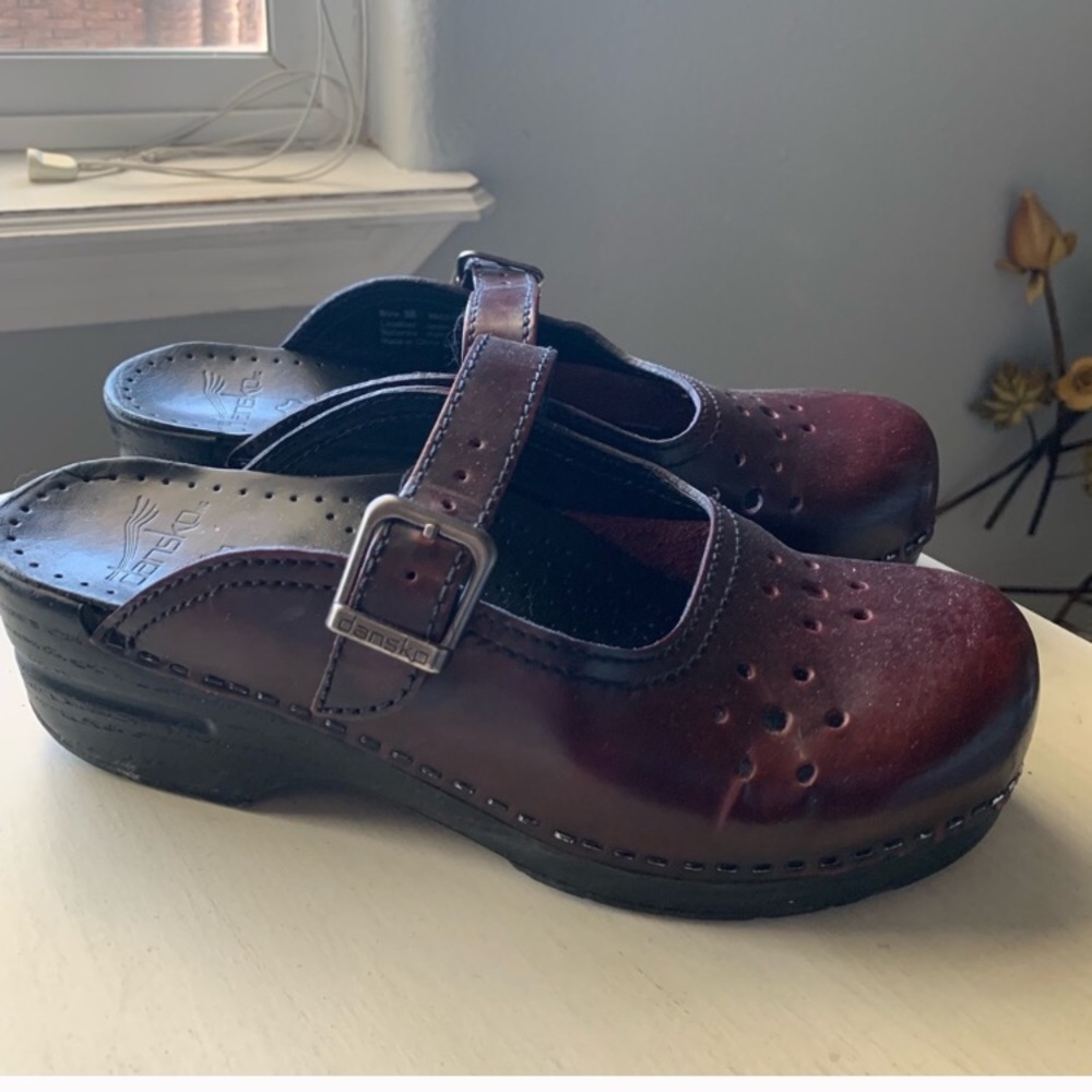 Danksko 7051 Mary Jane Clogs Mules Burgundy
